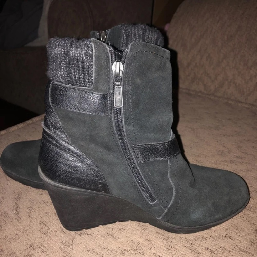 Suede wedge Khombu boots